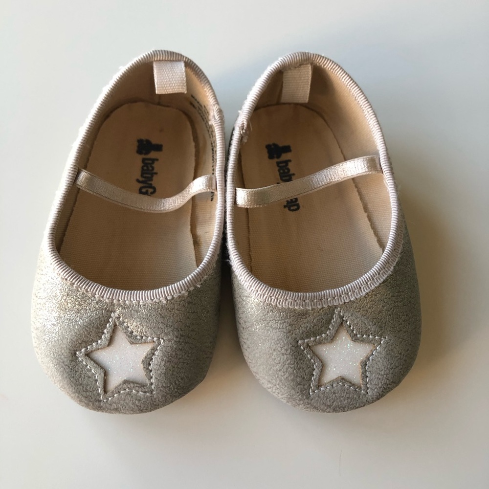 Baby Gap ballet shoes - size 12-18 months 🌟